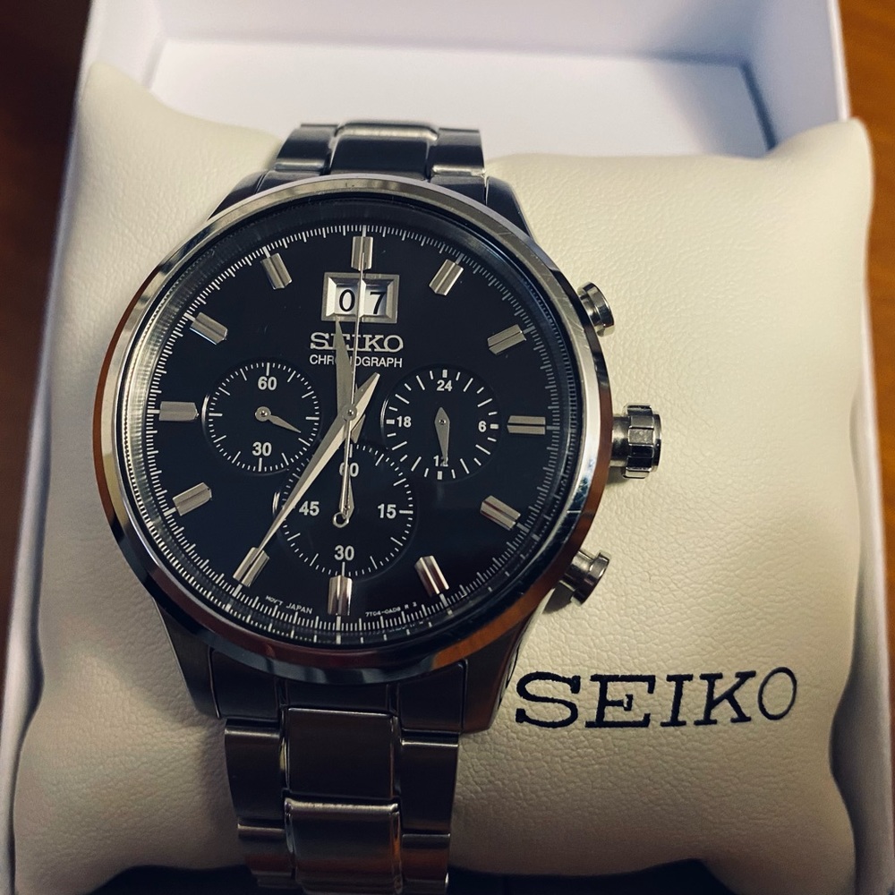 Seiko 7T Chronograph with stainless steel band